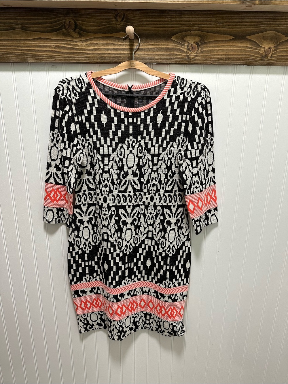 Yoana Baraschi Black, White & Coral Patterned Bodycon Midi Dress EUC Sz S/M